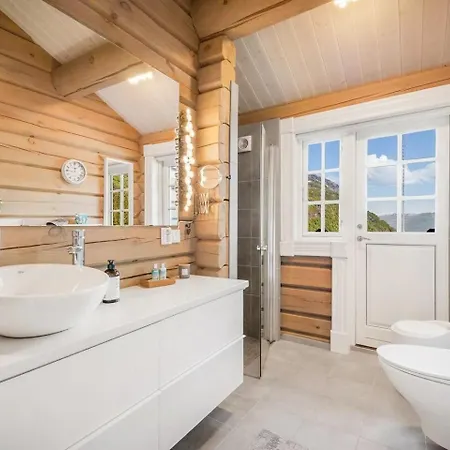 Log With Panoramic Views At Voss Skulestadmo